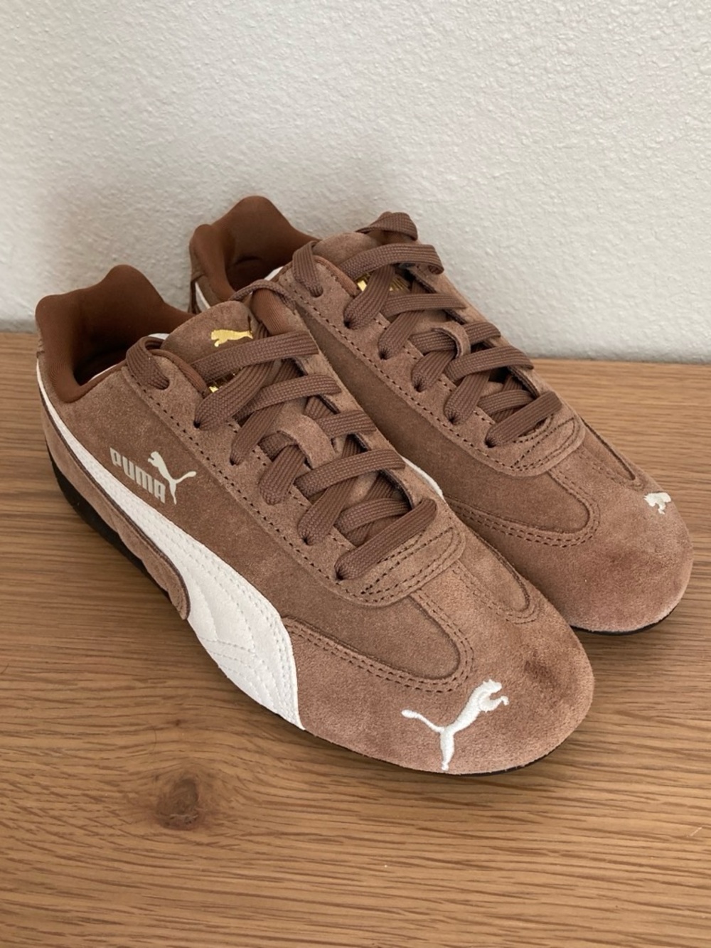 Puma Men’s 4.5 women’s 6 size Brown Suede Sneakers with White Formstripe